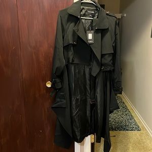 Nova Runway Vibes Trench Coat BNWT size Large belt included, very cute, open